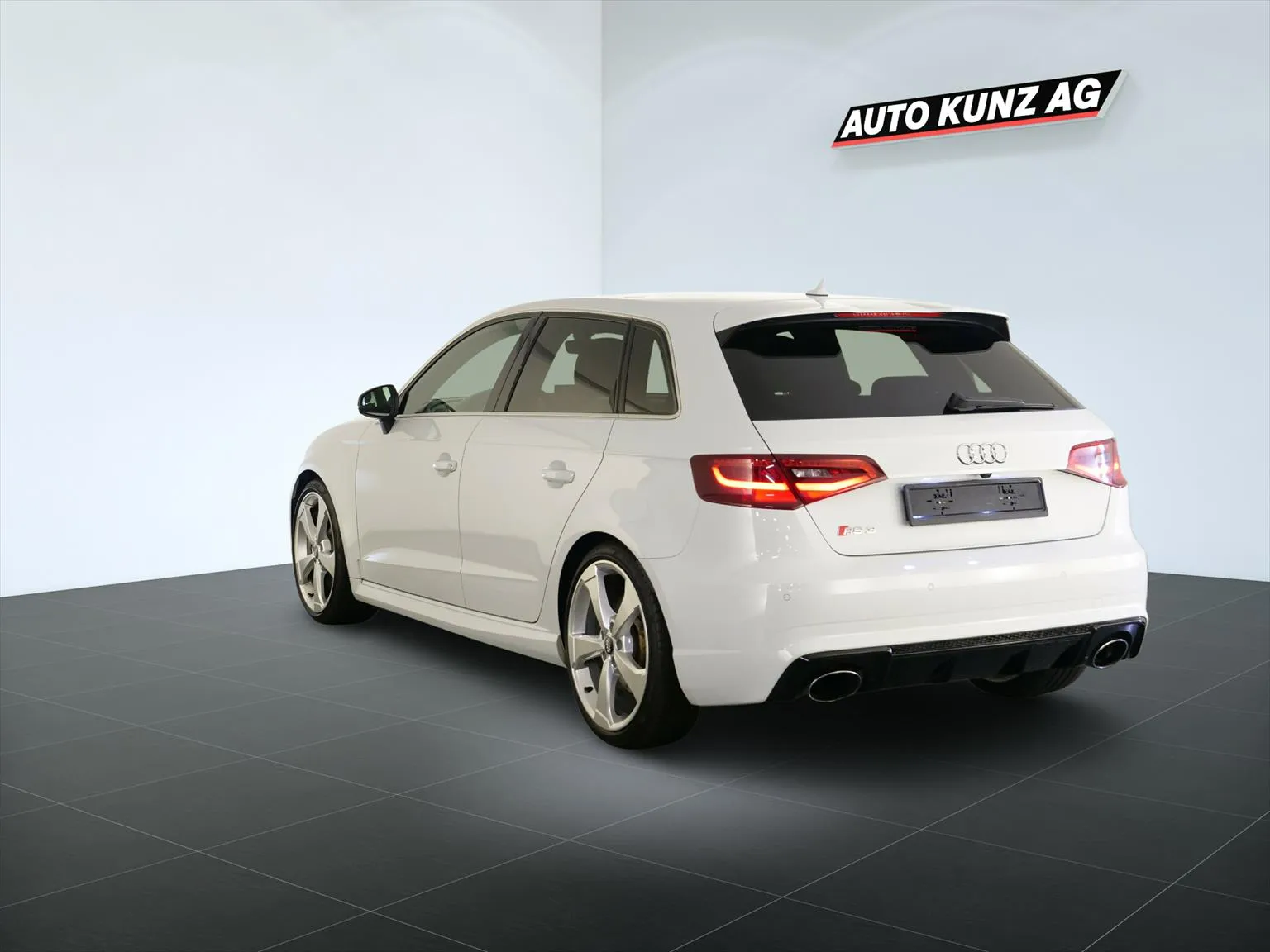 Audi RS3 Sportback 2.5 TSI quattro S-Tronic  Image 2